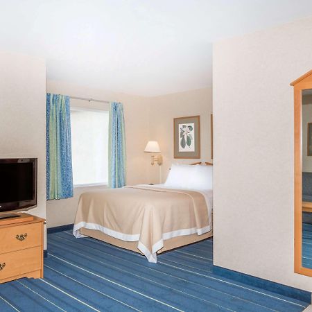 Days Inn & Suites By Wyndham Bridgeport - Clarksburg Exteriér fotografie