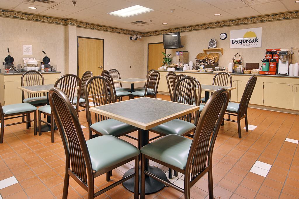 Days Inn & Suites By Wyndham Bridgeport - Clarksburg Restaurace fotografie