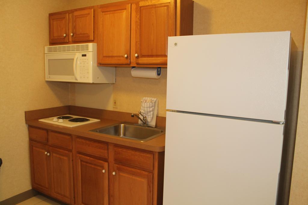 Days Inn & Suites By Wyndham Bridgeport - Clarksburg Pokoj fotografie