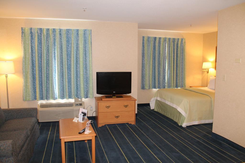 Days Inn & Suites By Wyndham Bridgeport - Clarksburg Pokoj fotografie
