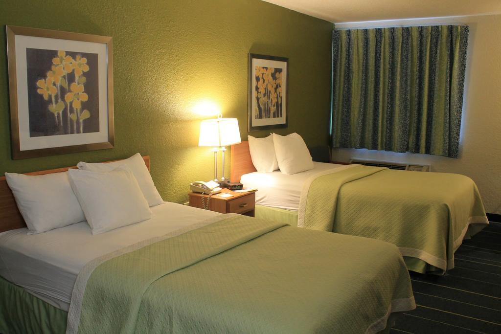 Days Inn & Suites By Wyndham Bridgeport - Clarksburg Pokoj fotografie