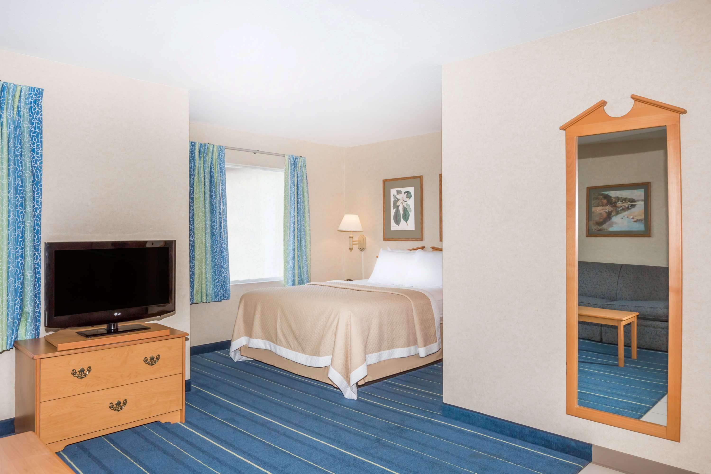 Days Inn & Suites By Wyndham Bridgeport - Clarksburg Exteriér fotografie