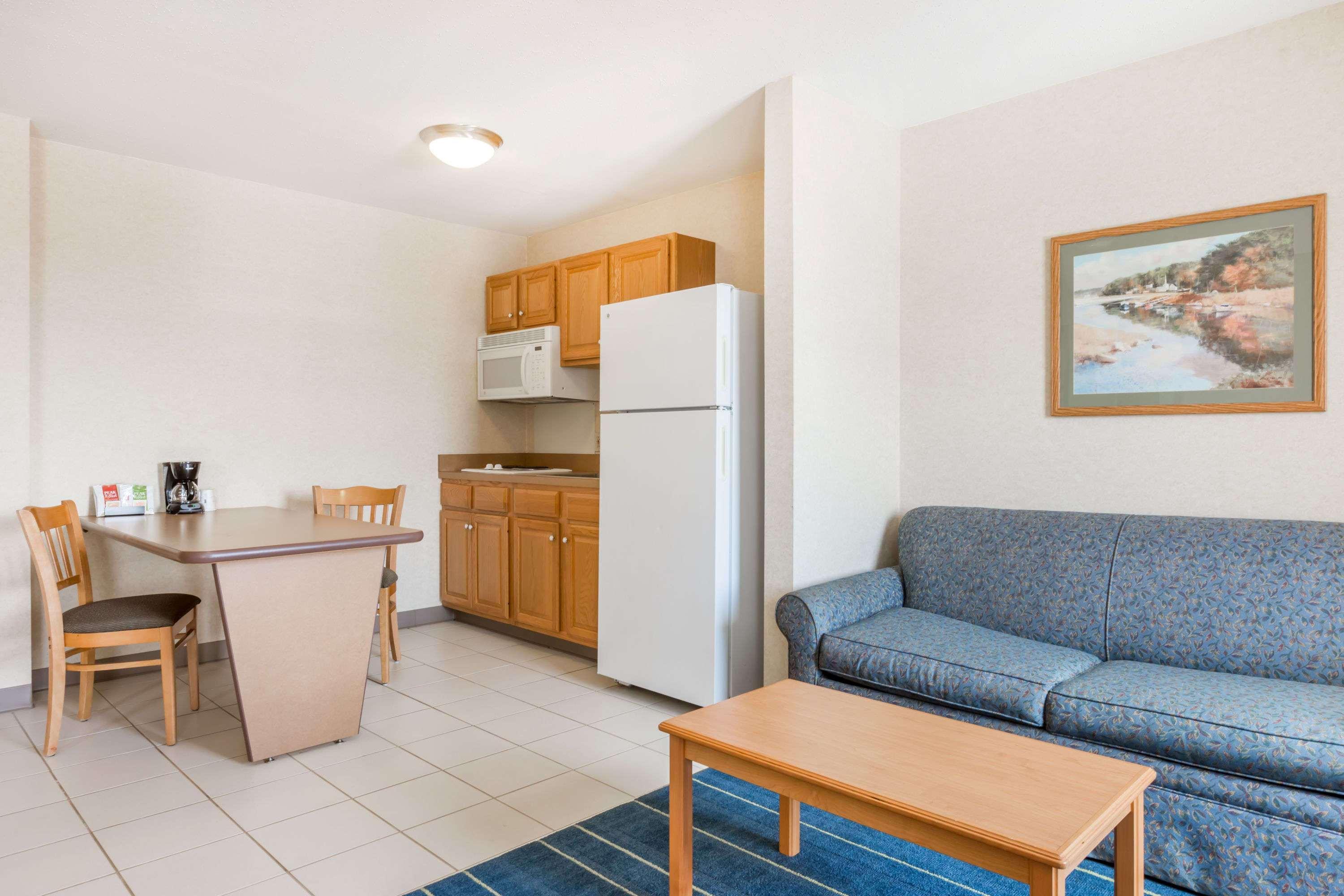 Days Inn & Suites By Wyndham Bridgeport - Clarksburg Exteriér fotografie