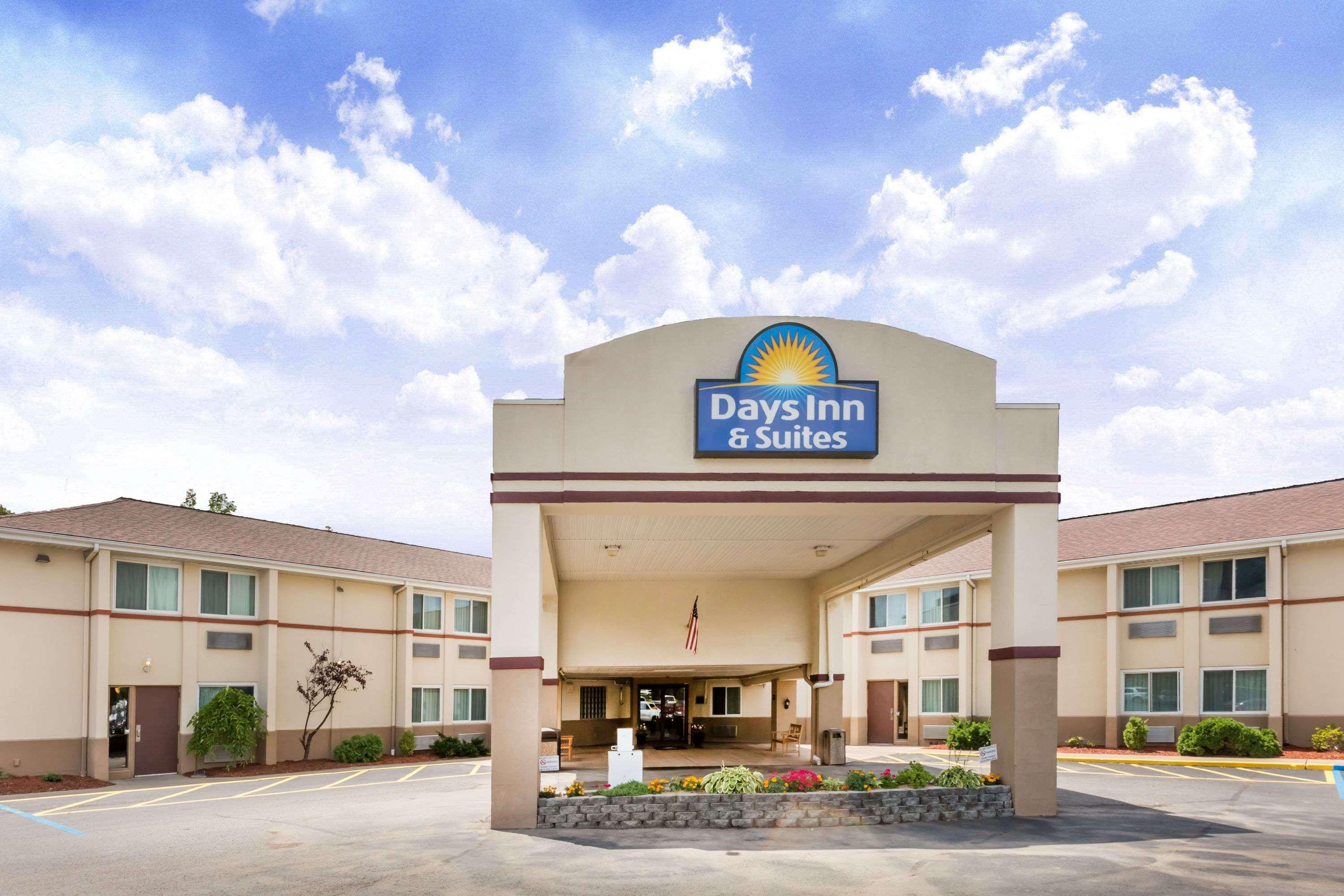 Days Inn & Suites By Wyndham Bridgeport - Clarksburg Exteriér fotografie