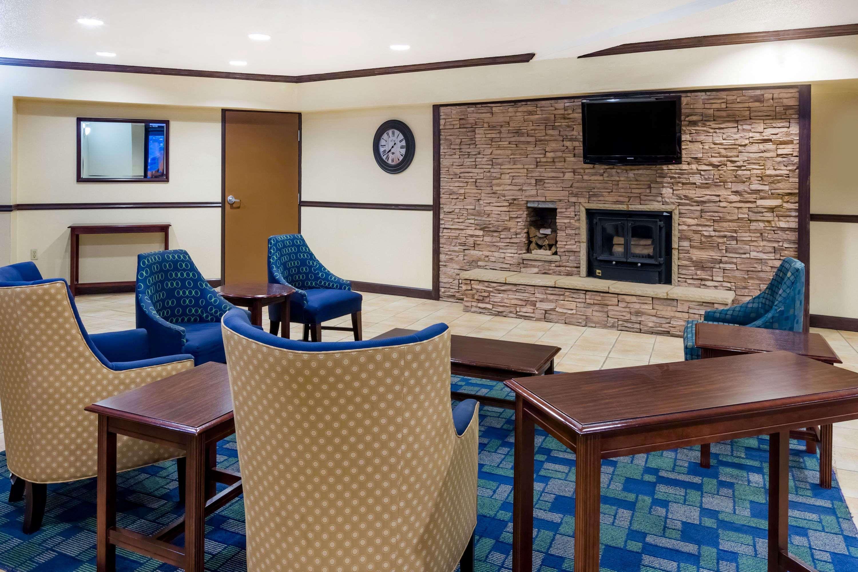 Days Inn & Suites By Wyndham Bridgeport - Clarksburg Exteriér fotografie