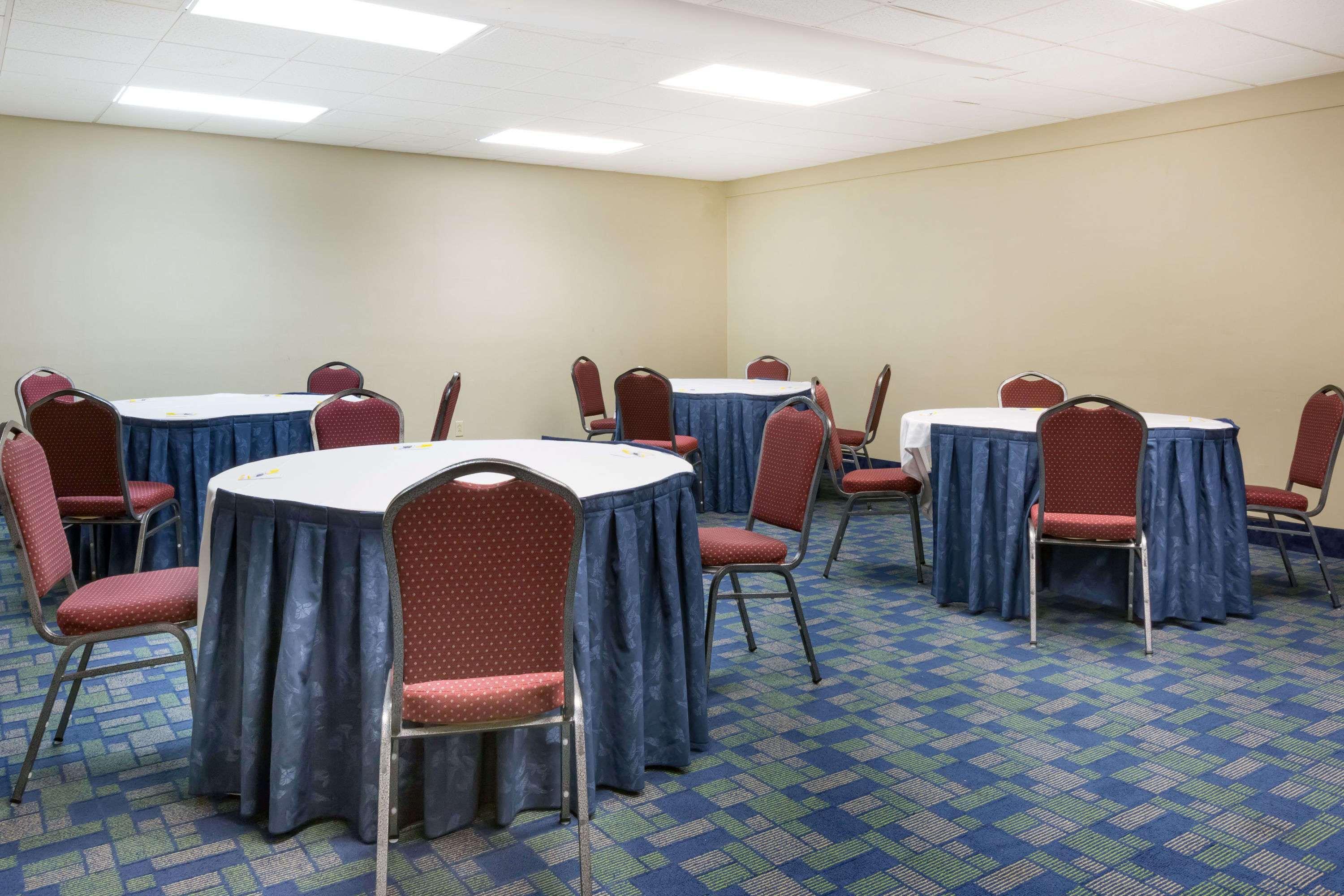 Days Inn & Suites By Wyndham Bridgeport - Clarksburg Exteriér fotografie