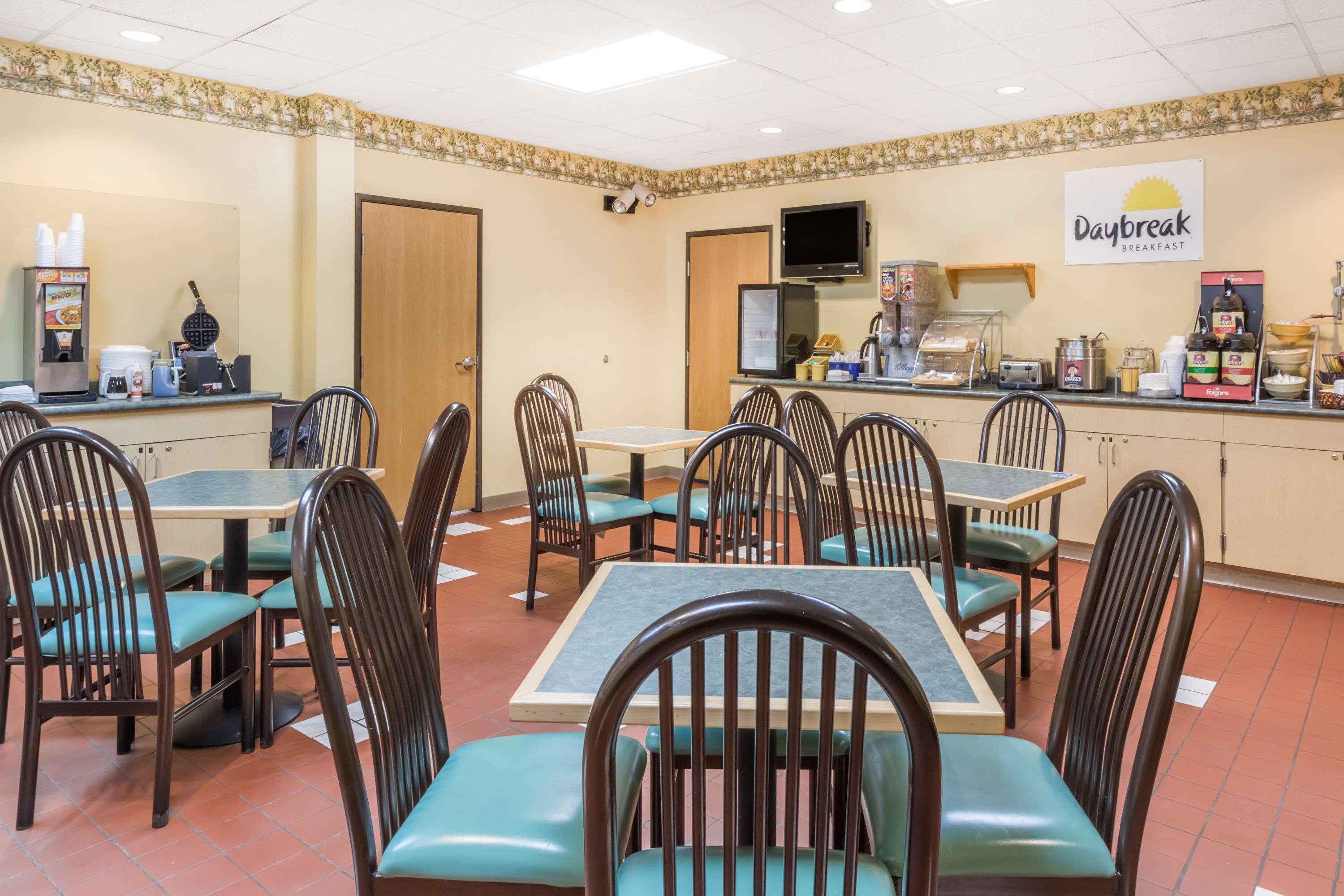 Days Inn & Suites By Wyndham Bridgeport - Clarksburg Exteriér fotografie