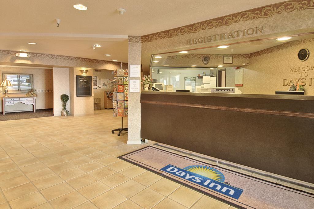 Days Inn & Suites By Wyndham Bridgeport - Clarksburg Exteriér fotografie