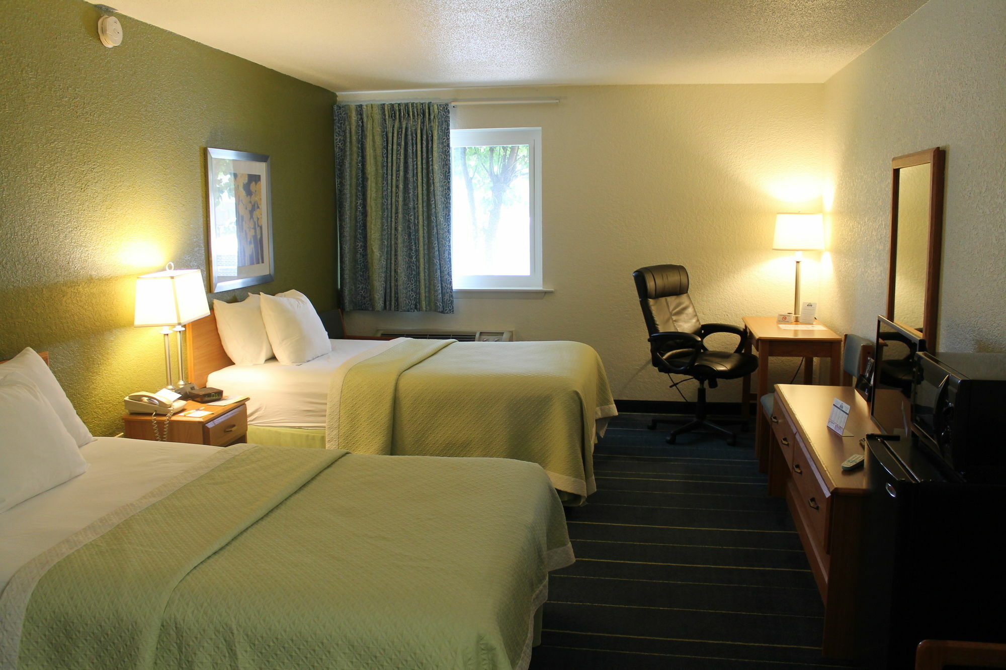 Days Inn & Suites By Wyndham Bridgeport - Clarksburg Exteriér fotografie