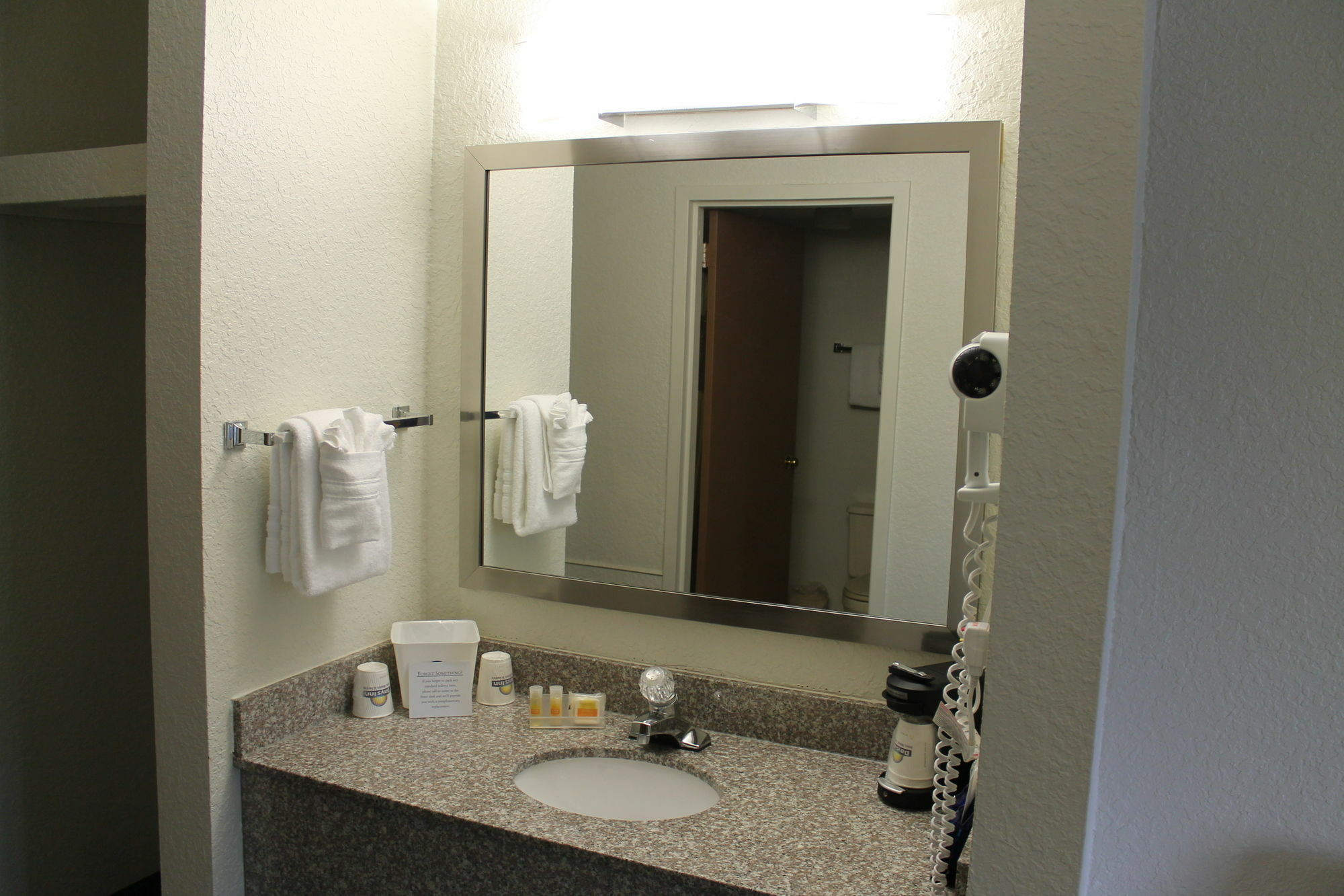 Days Inn & Suites By Wyndham Bridgeport - Clarksburg Exteriér fotografie
