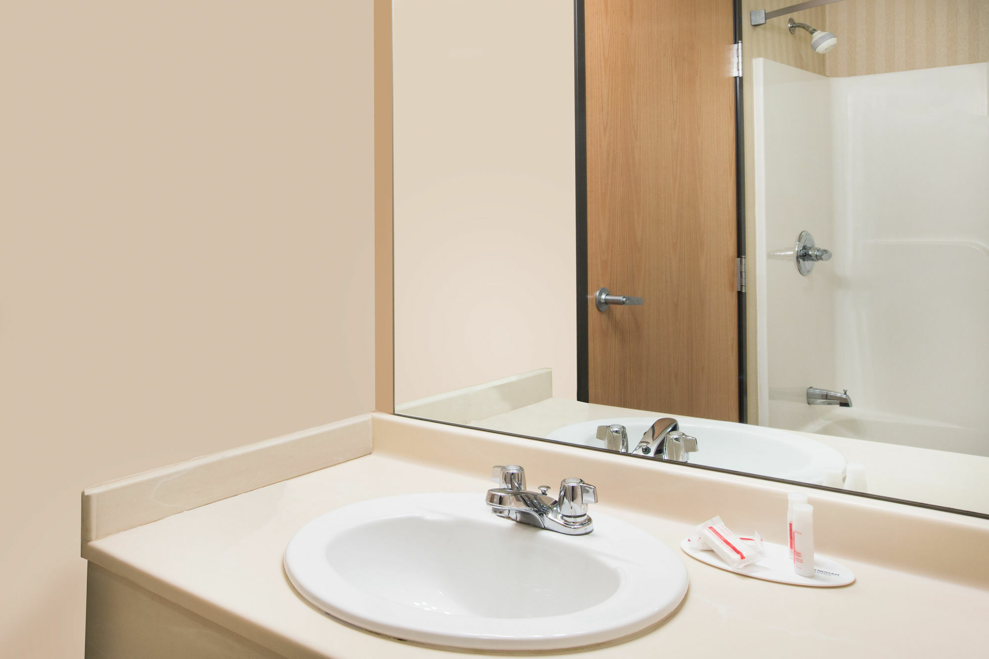 Days Inn & Suites By Wyndham Bridgeport - Clarksburg Exteriér fotografie