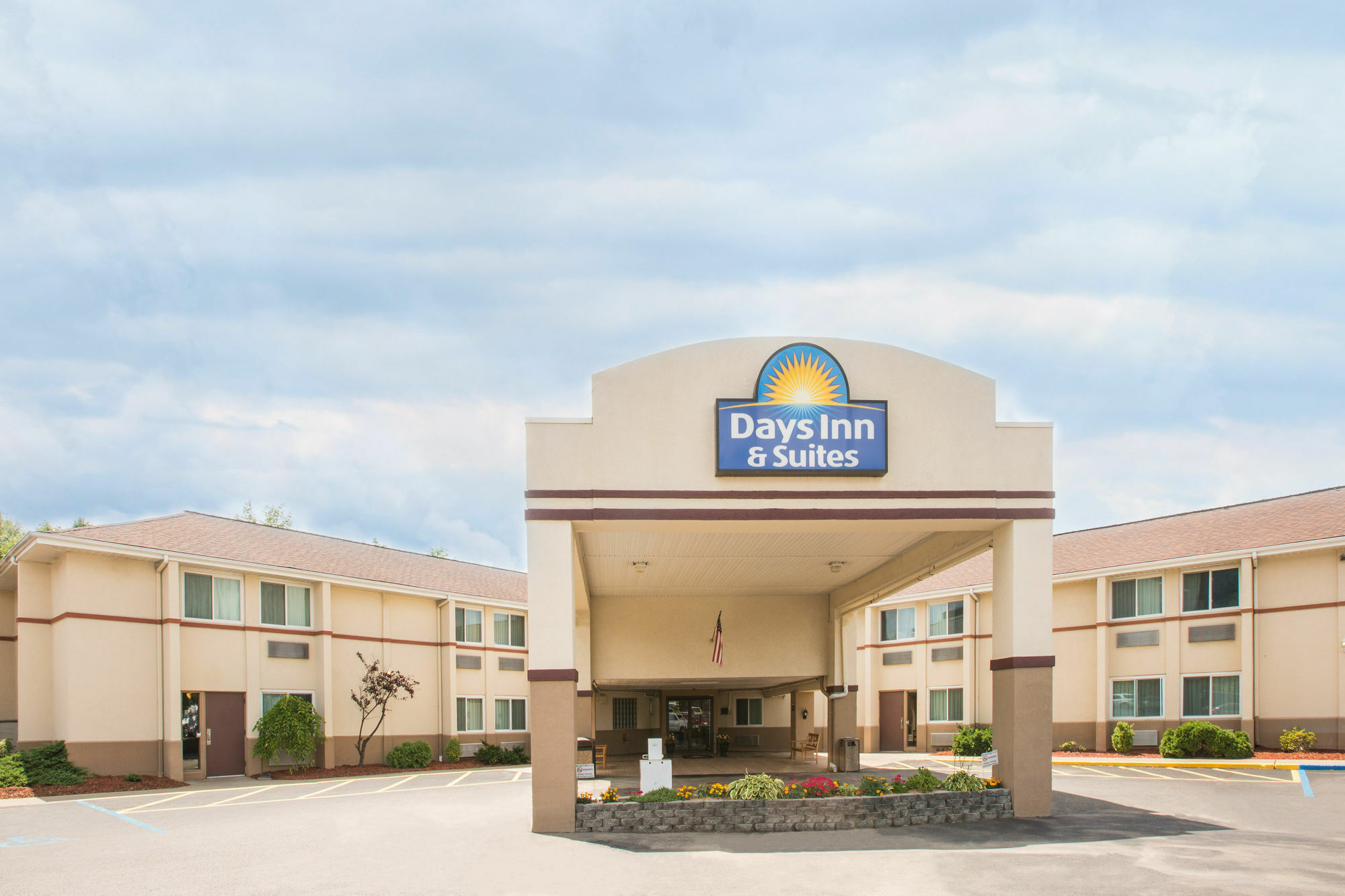 Days Inn & Suites By Wyndham Bridgeport - Clarksburg Exteriér fotografie