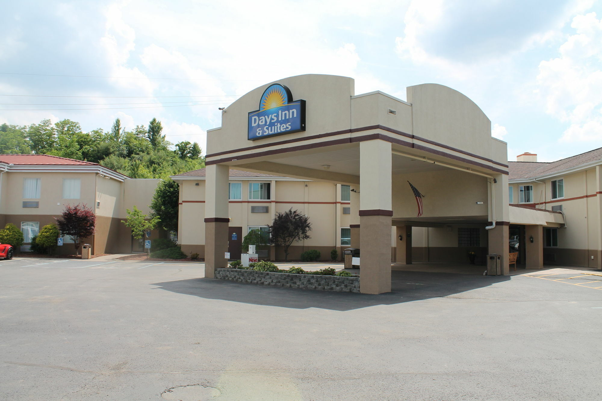 Days Inn & Suites By Wyndham Bridgeport - Clarksburg Exteriér fotografie