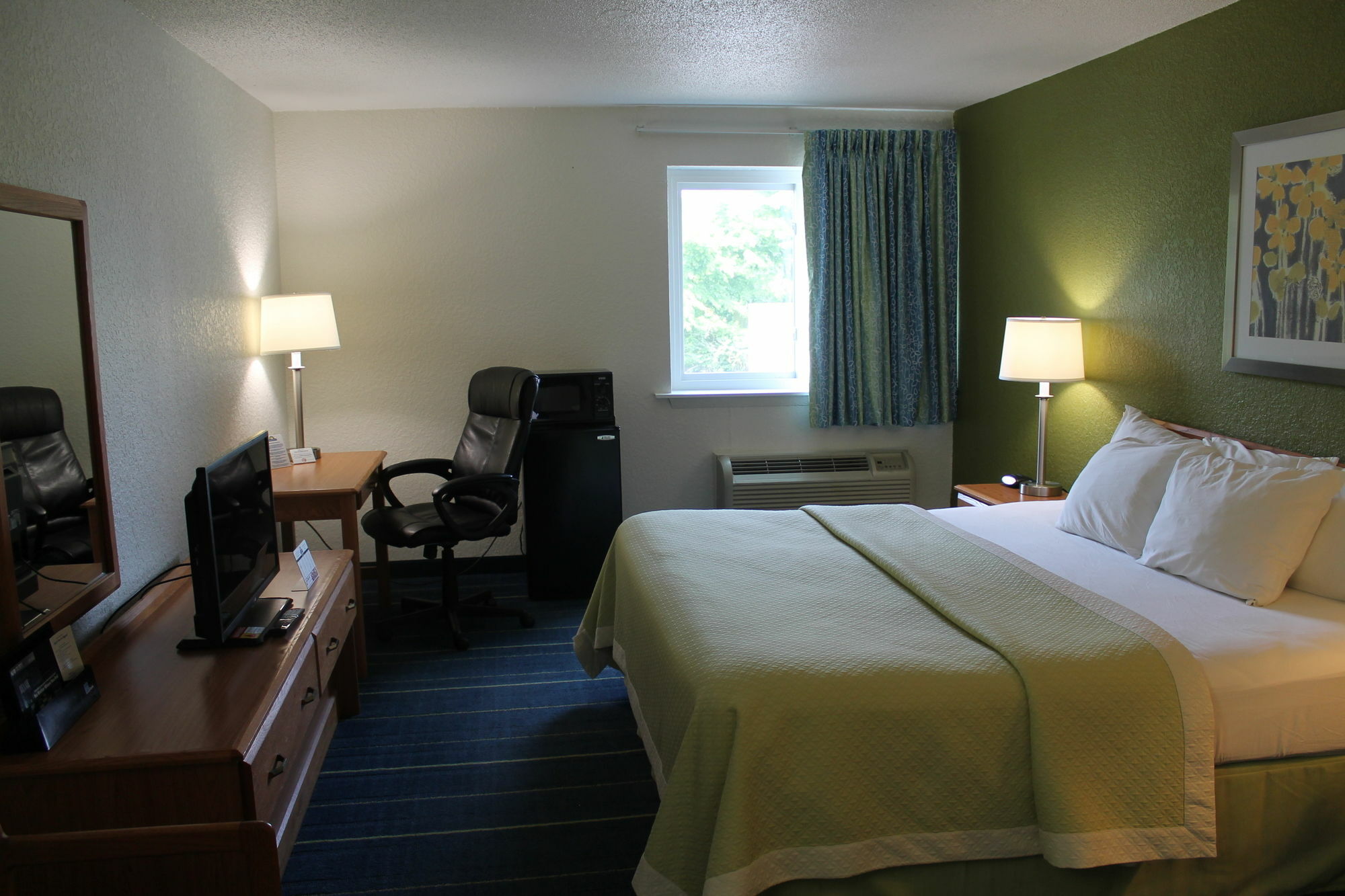 Days Inn & Suites By Wyndham Bridgeport - Clarksburg Exteriér fotografie